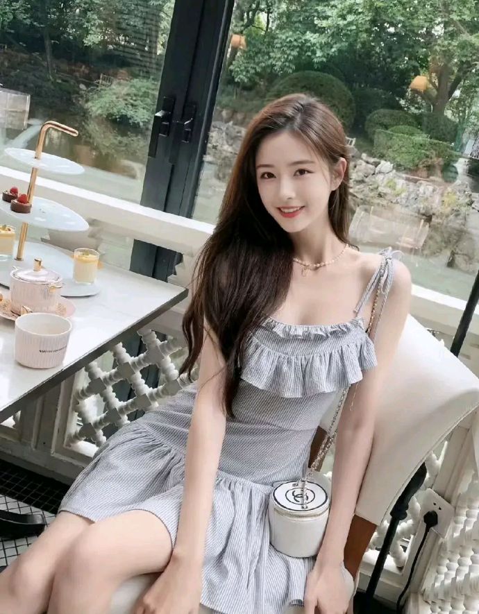 奇怪的她